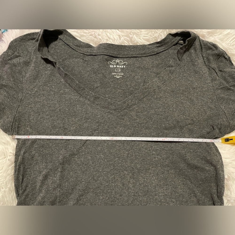 Old Navy Gray V-neck Tee L - Picture 4 of 5